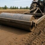 découvrez comment utiliser efficacement un rouleau de machine pour aplatir la terre grâce à notre guide d'utilisation complet et facile à suivre.