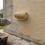 découvrez des techniques efficaces pour appliquer du crépi extérieur au rouleau et obtenir une finition lisse et durable sur vos façades.